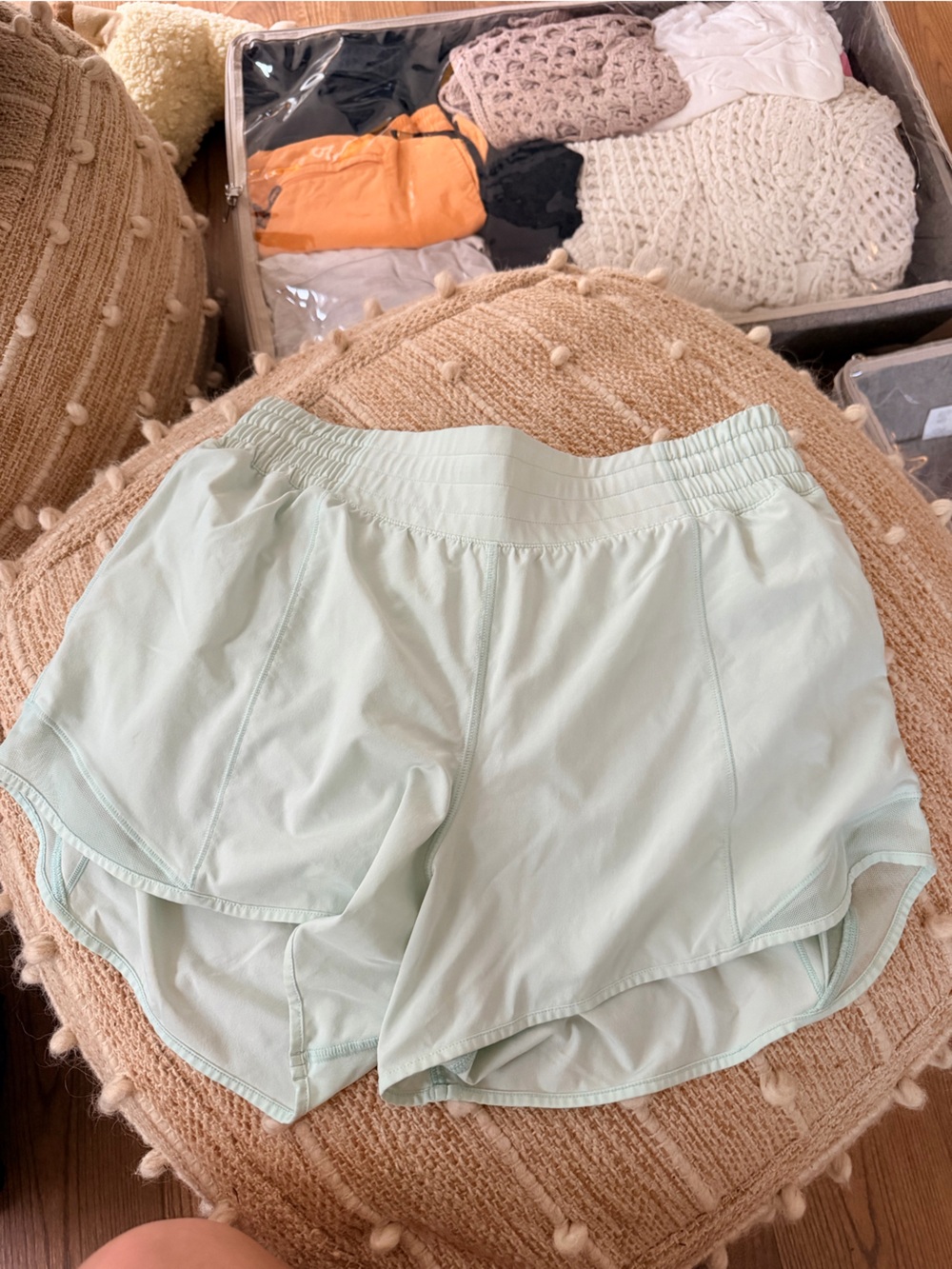 Mint Hotty Hot Size 8 2.5 inseam